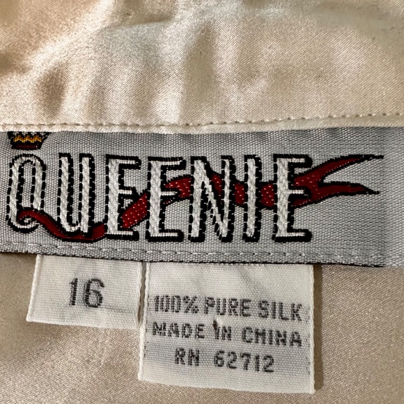 Elegant Cream Silk Blouse w/ Cutwork Lace & Soft Pleats - A Classic - Sz. L - Picture 7 of 12